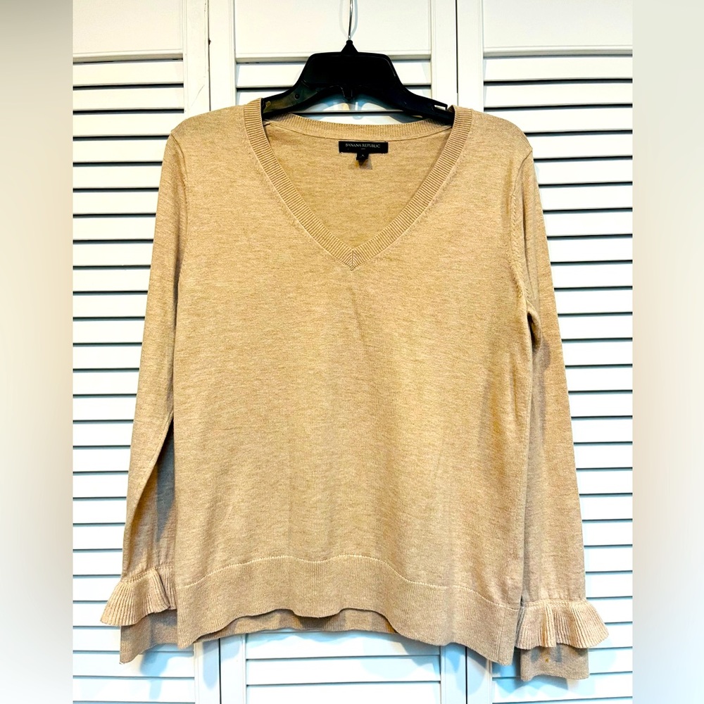 Banana Republic Beige Pretty Ruffle Sleeve V-neck Classic Sweater PS